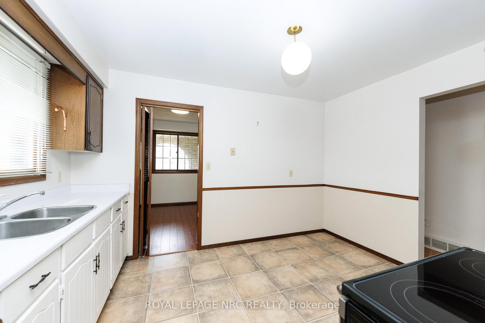 Detached House for sale at 105 Hillview Road, St. Catharines, Ontario, L2S 1S8 - Western Hill - MLS: X12921324