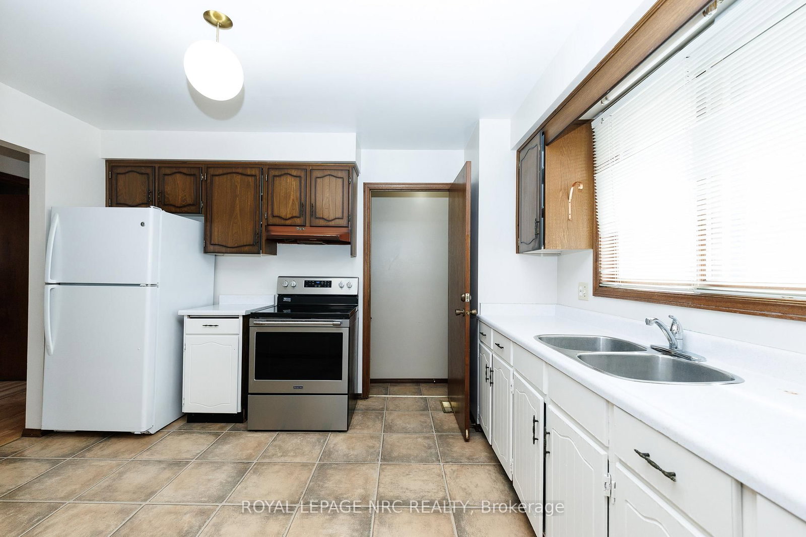 Detached House for sale at 105 Hillview Road, St. Catharines, Ontario, L2S 1S8 - Western Hill - MLS: X12921324