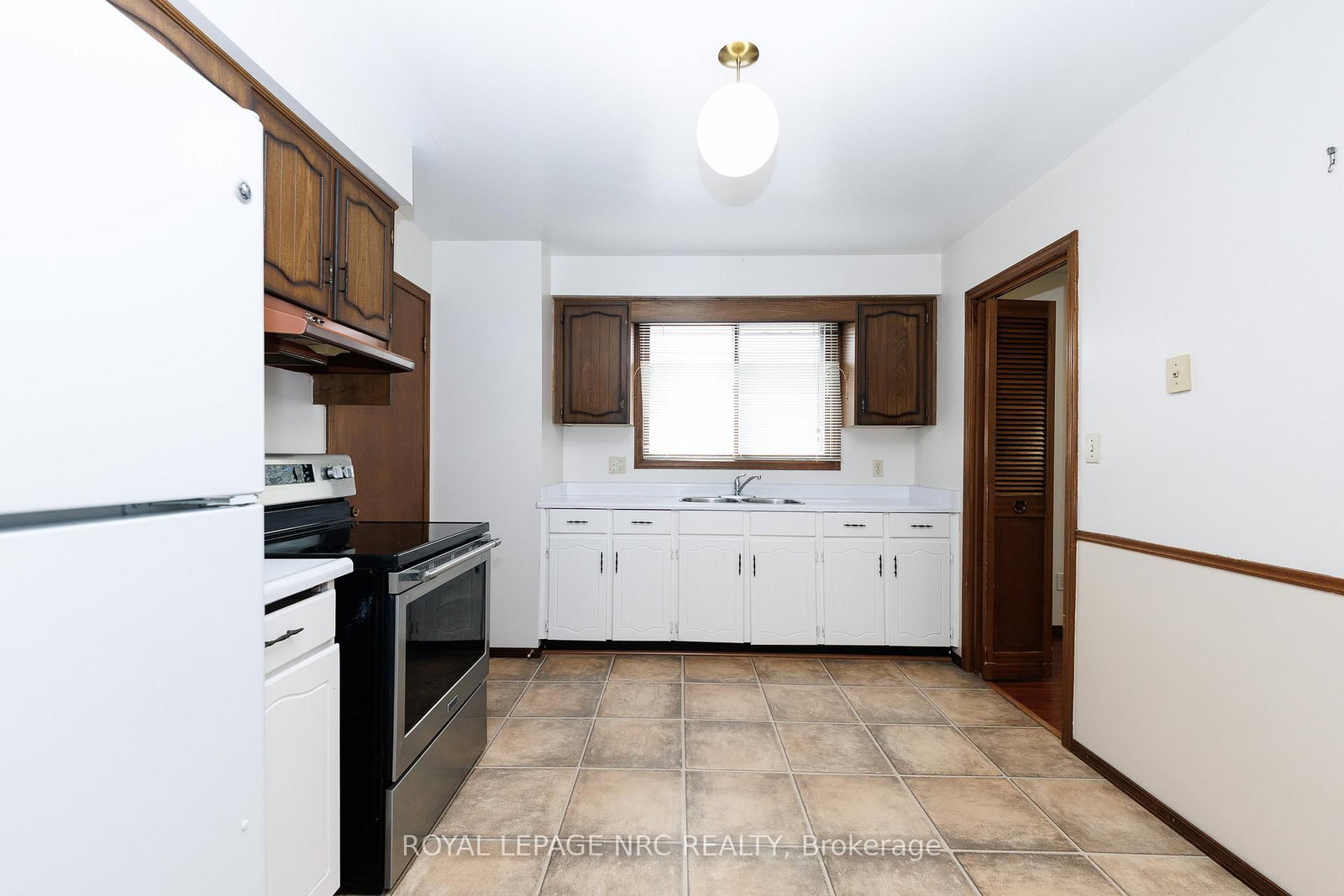 Detached House for sale at 105 Hillview Road, St. Catharines, Ontario, L2S 1S8 - Western Hill - MLS: X12921324