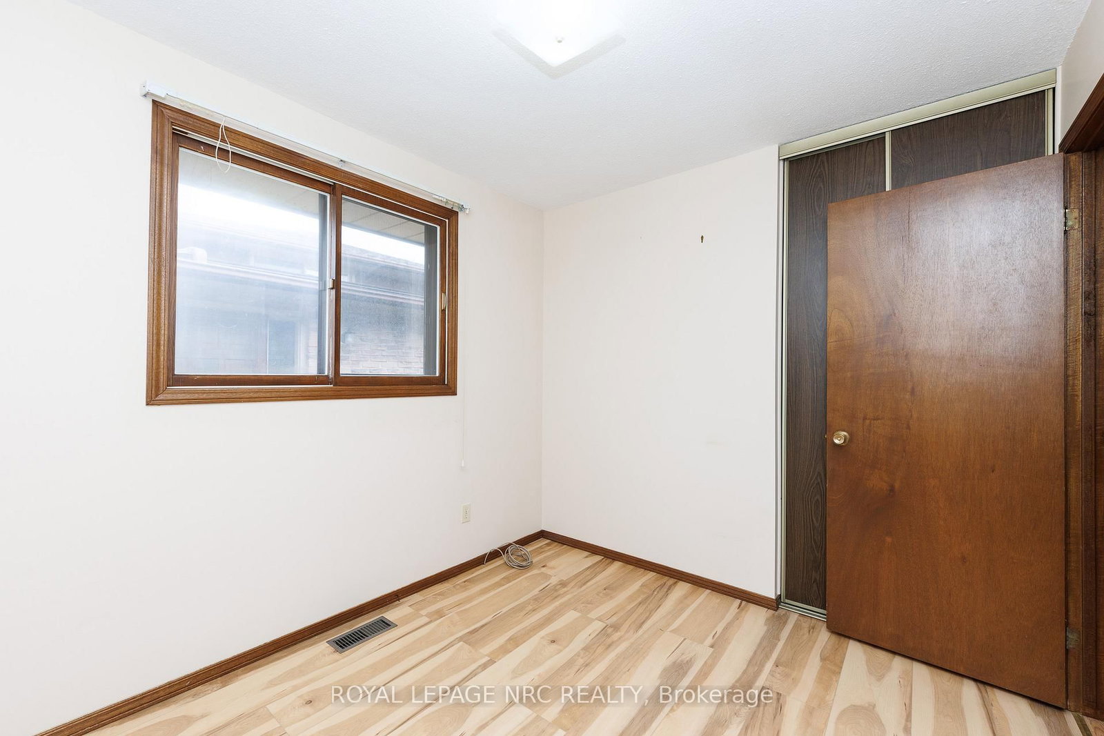 Detached House for sale at 105 Hillview Road, St. Catharines, Ontario, L2S 1S8 - Western Hill - MLS: X12921324