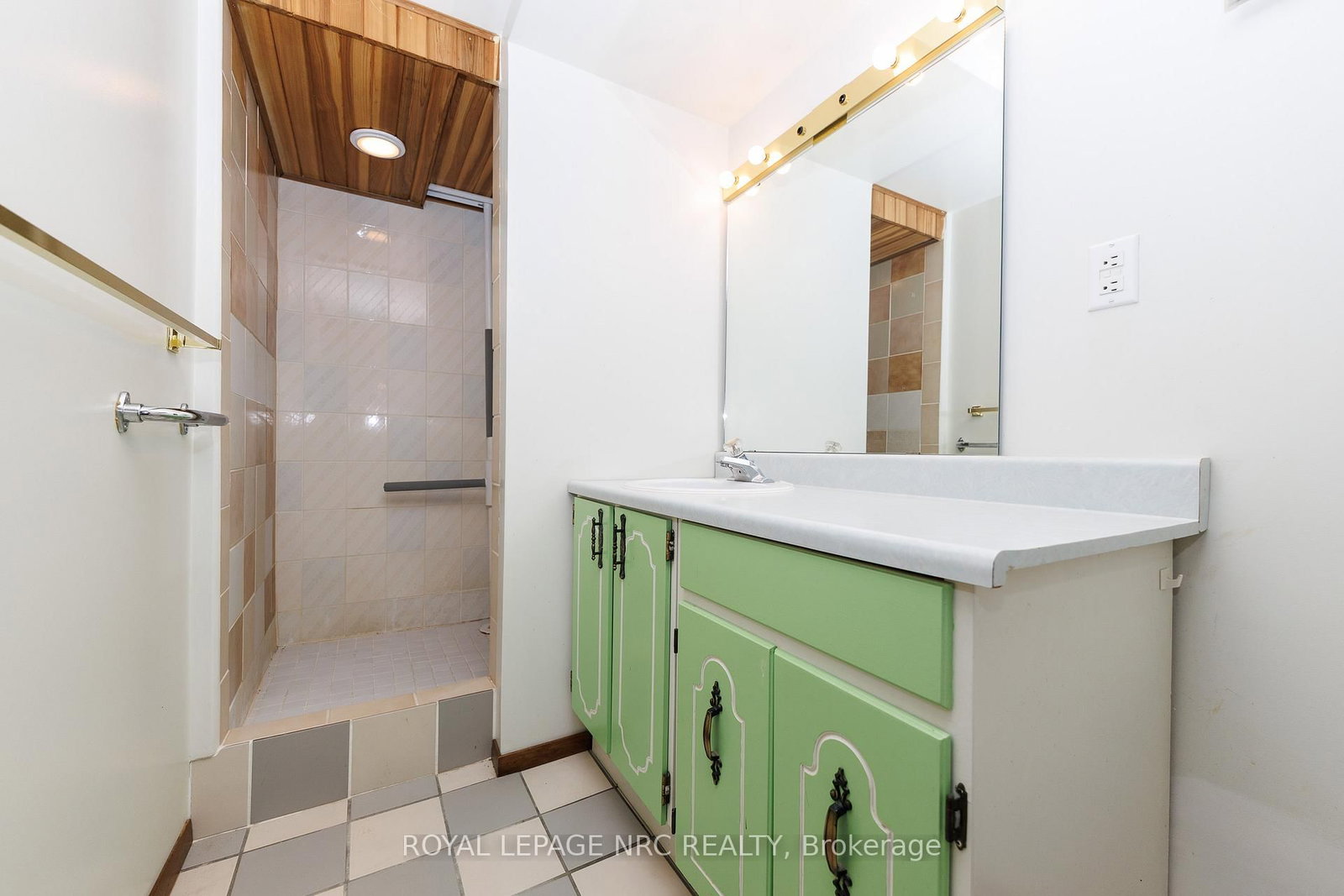 Detached House for sale at 105 Hillview Road, St. Catharines, Ontario, L2S 1S8 - Western Hill - MLS: X12921324