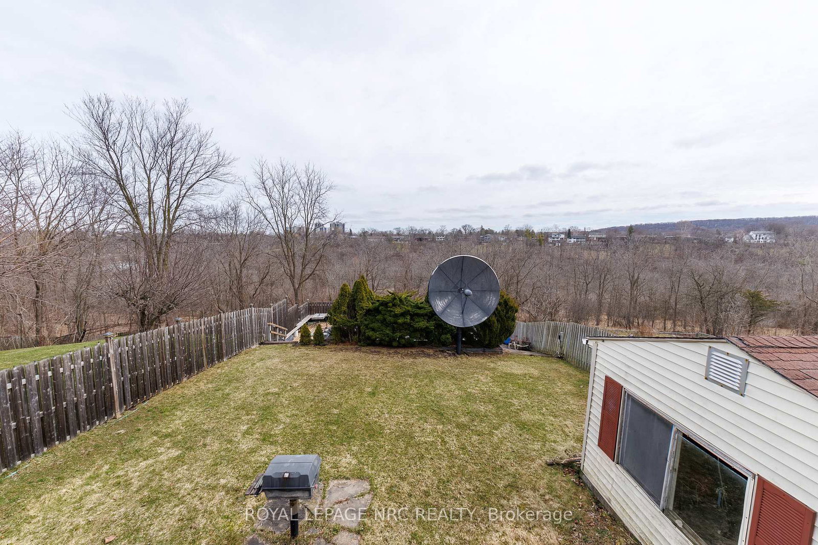 Detached House for sale at 105 Hillview Road, St. Catharines, Ontario, L2S 1S8 - Western Hill - MLS: X12921324