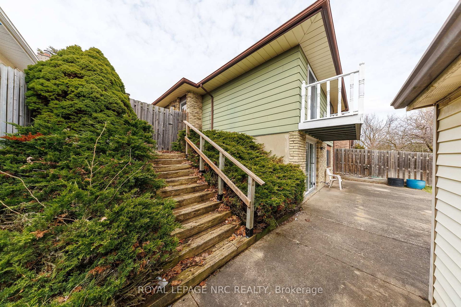 Detached House for sale at 105 Hillview Road, St. Catharines, Ontario, L2S 1S8 - Western Hill - MLS: X12921324