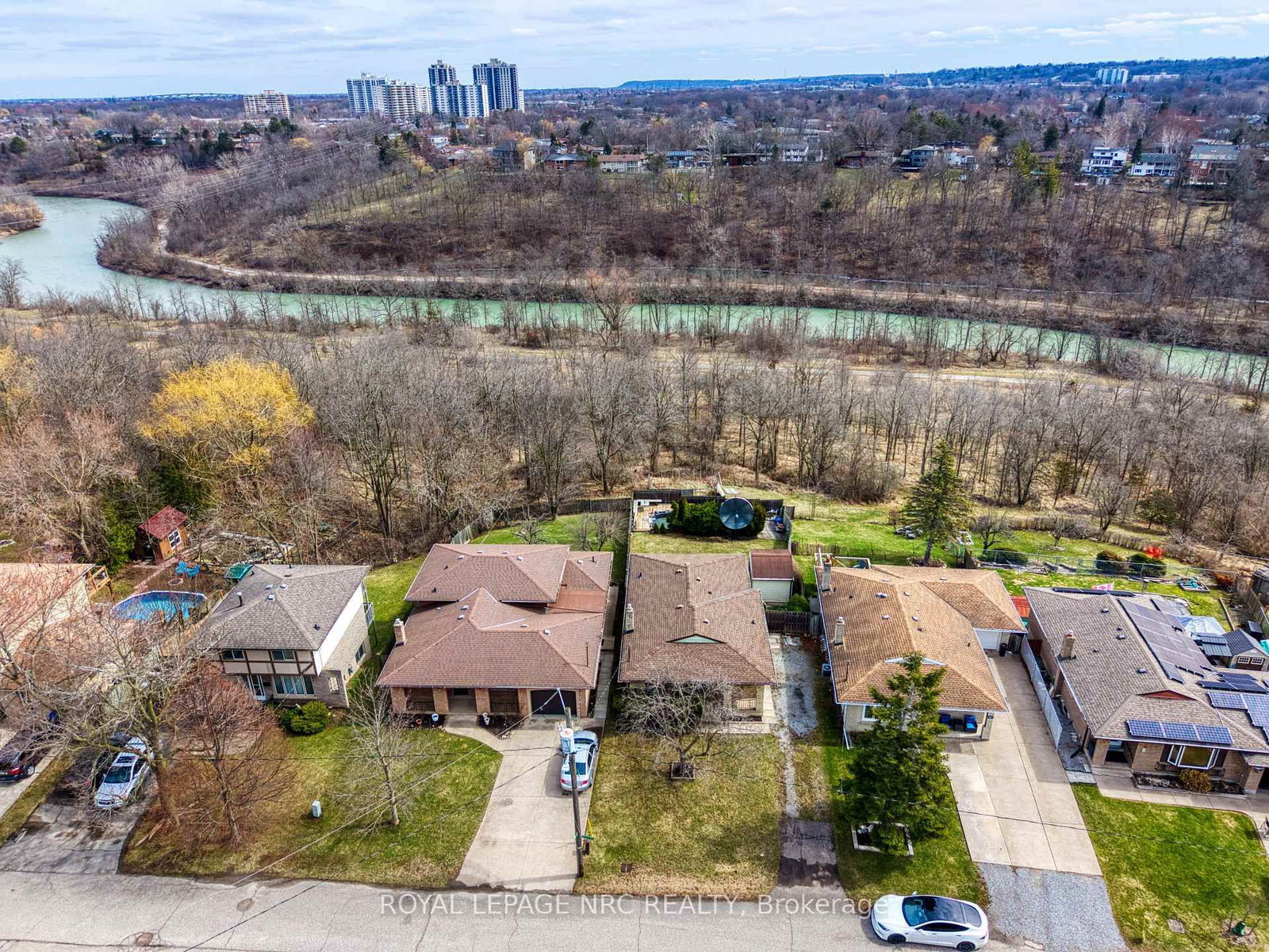 Detached House for sale at 105 Hillview Road, St. Catharines, Ontario, L2S 1S8 - Western Hill - MLS: X12921324