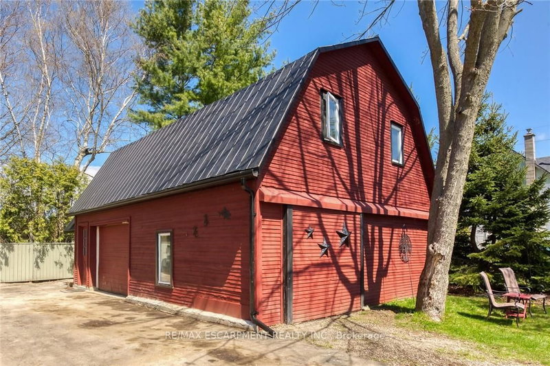 109 Mcnab Street E