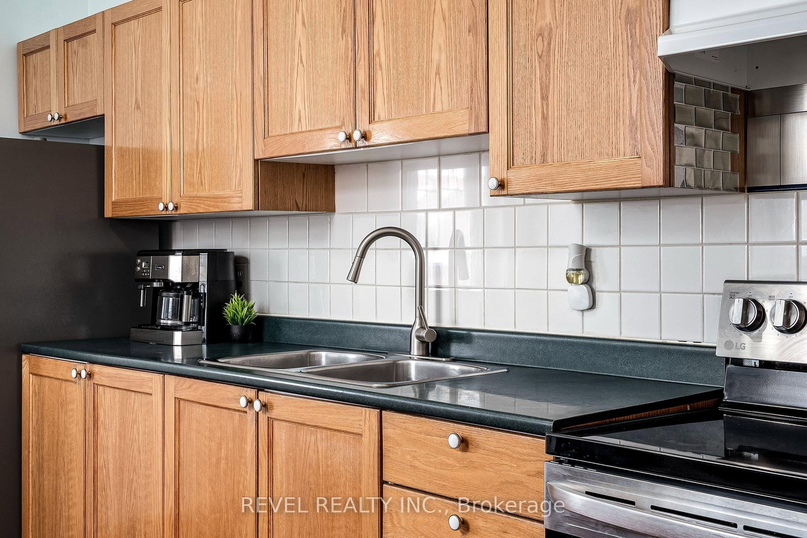 Detached House for sale at 51 Tisdale Street, Hamilton, Ontario, L8L 5M3 - Landsdale - MLS: X12921496