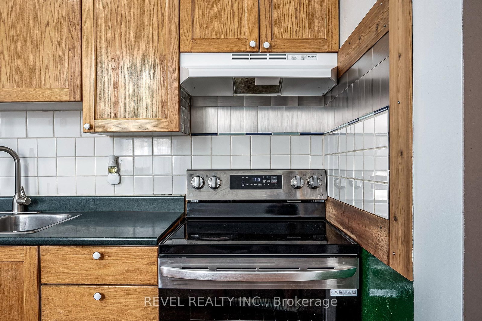 Detached House for sale at 51 Tisdale Street, Hamilton, Ontario, L8L 5M3 - Landsdale - MLS: X12921496