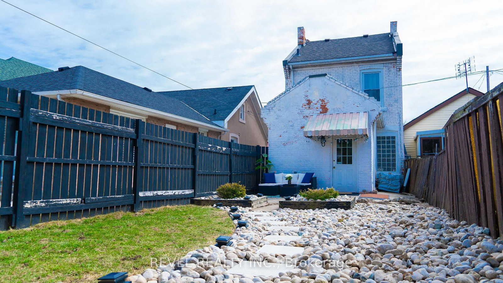 Detached House for sale at 51 Tisdale Street, Hamilton, Ontario, L8L 5M3 - Landsdale - MLS: X12921496