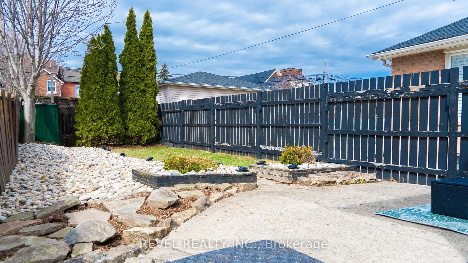 Detached House for sale at 51 Tisdale Street, Hamilton, Ontario, L8L 5M3 - Landsdale - MLS: X12921496