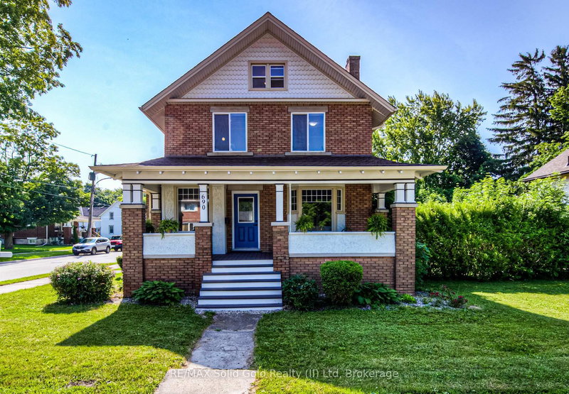 home for sale on 690 Wallace Avenue N