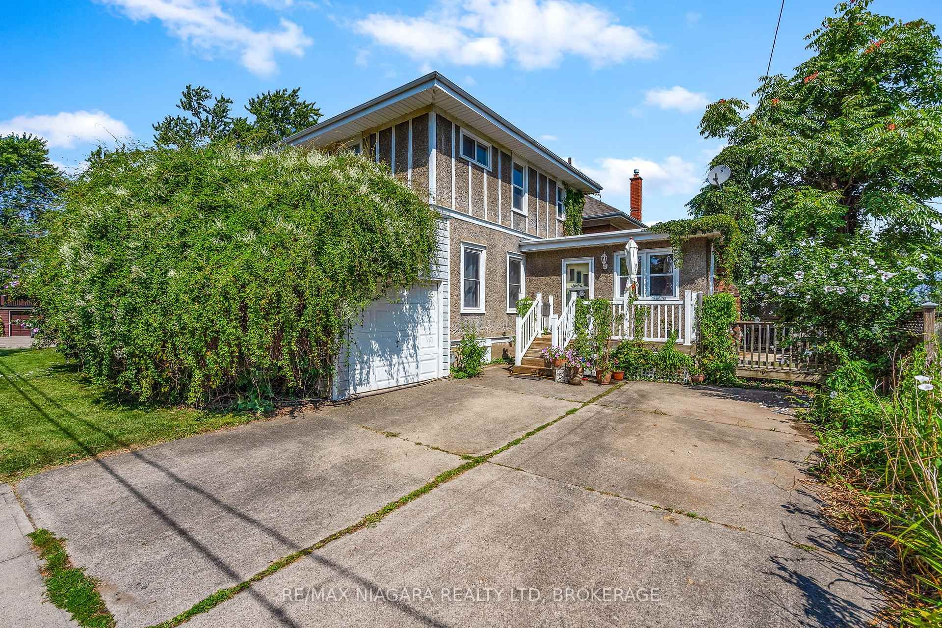 2 Carleton Street N