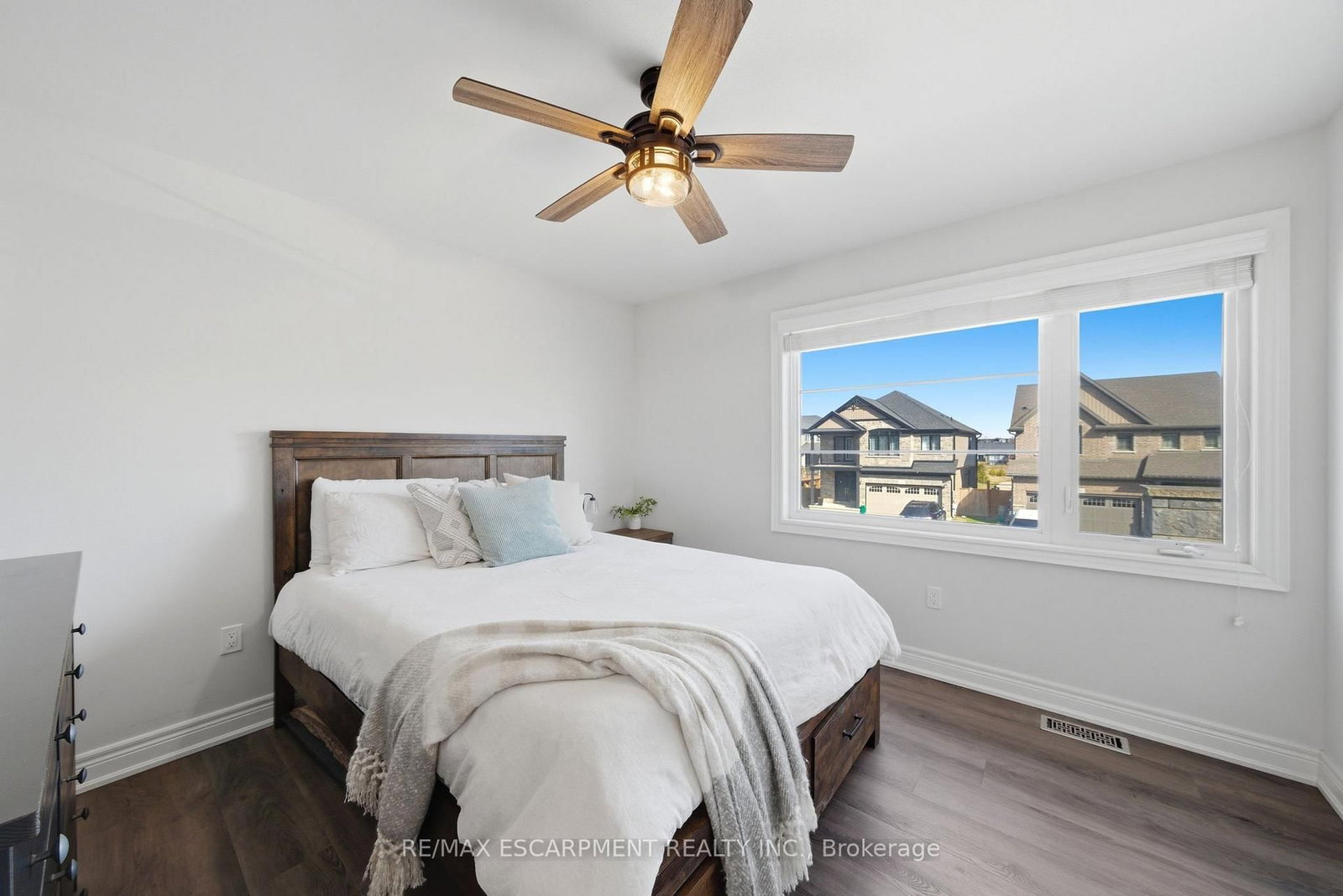 Detached House for sale at 8 MYRTLE Street, Pelham, Ontario, L0S 1E6 - Fonthill - MLS: X12921888