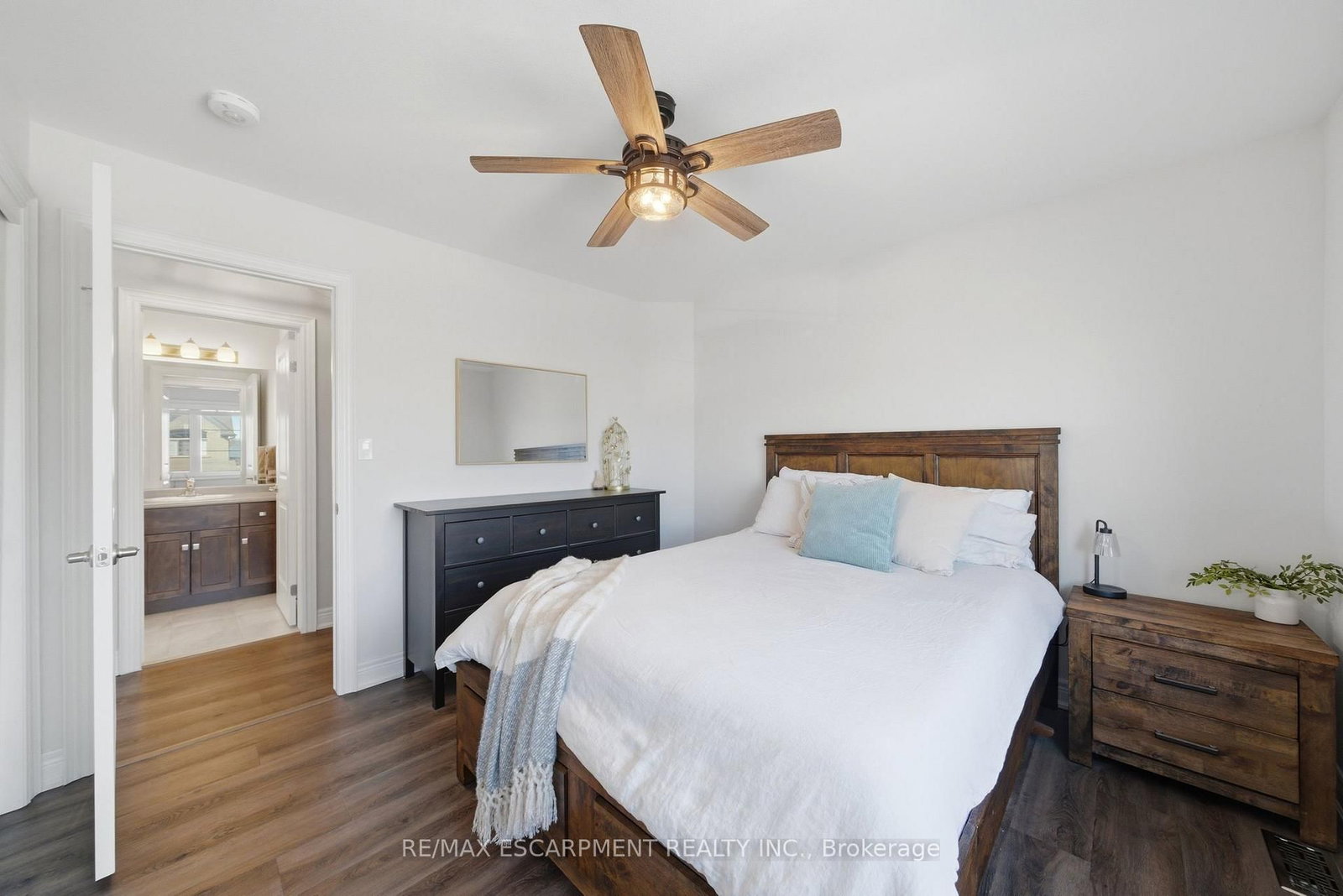 Detached House for sale at 8 MYRTLE Street, Pelham, Ontario, L0S 1E6 - Fonthill - MLS: X12921888