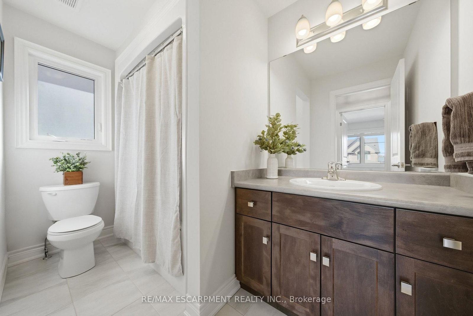 Detached House for sale at 8 MYRTLE Street, Pelham, Ontario, L0S 1E6 - Fonthill - MLS: X12921888