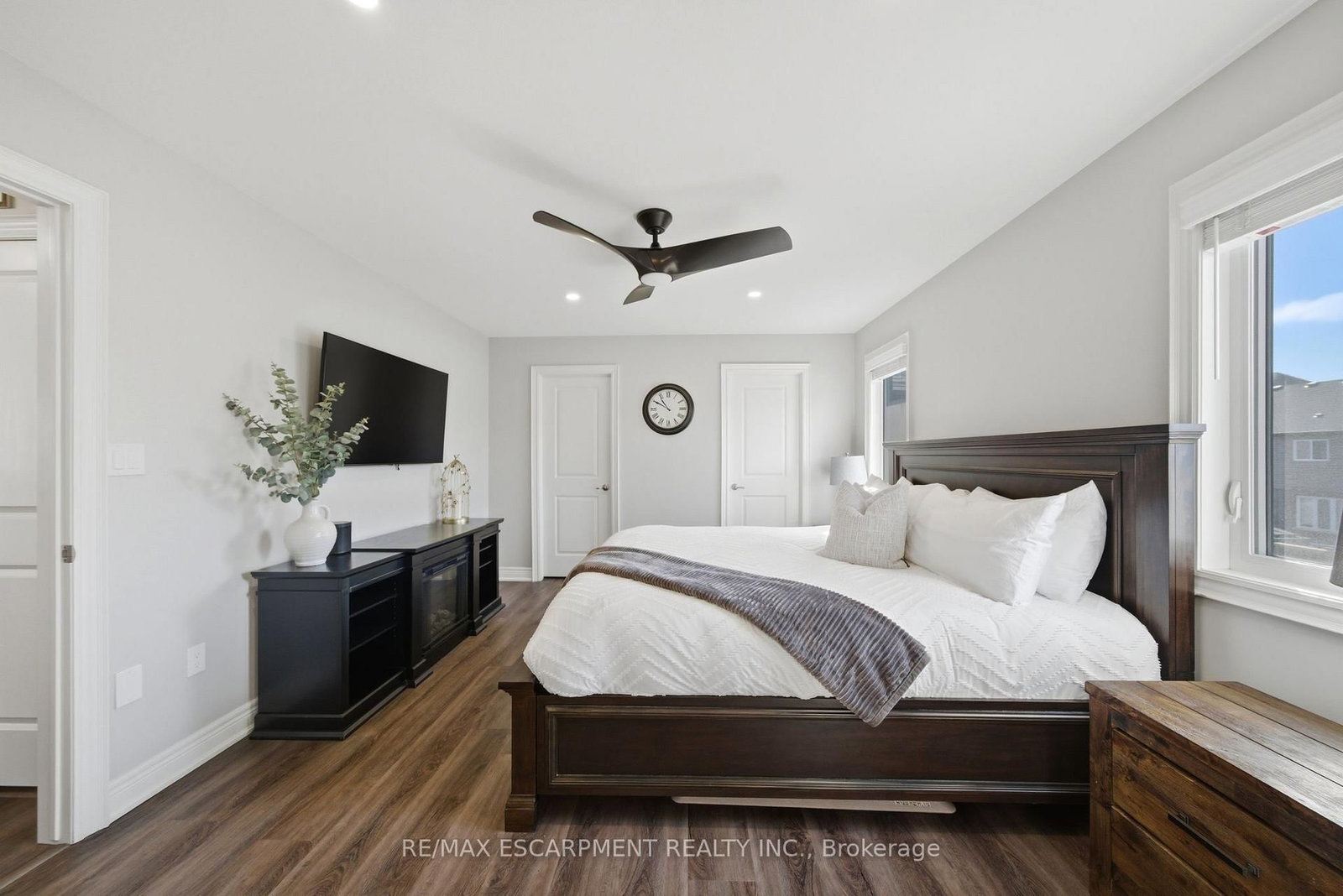 Detached House for sale at 8 MYRTLE Street, Pelham, Ontario, L0S 1E6 - Fonthill - MLS: X12921888