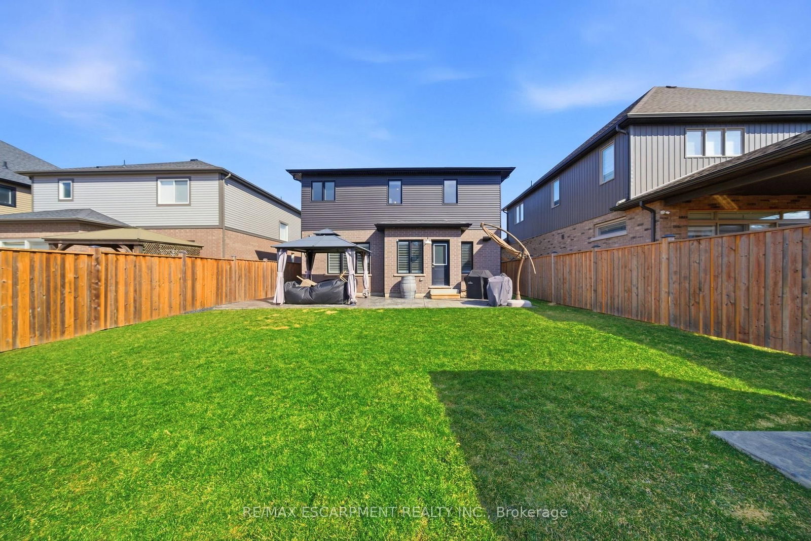 Detached House for sale at 8 MYRTLE Street, Pelham, Ontario, L0S 1E6 - Fonthill - MLS: X12921888