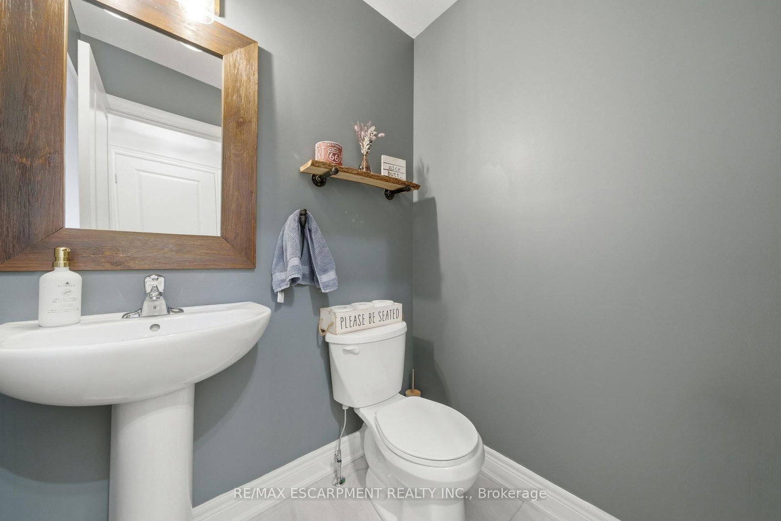 Detached House for sale at 8 MYRTLE Street, Pelham, Ontario, L0S 1E6 - Fonthill - MLS: X12921888