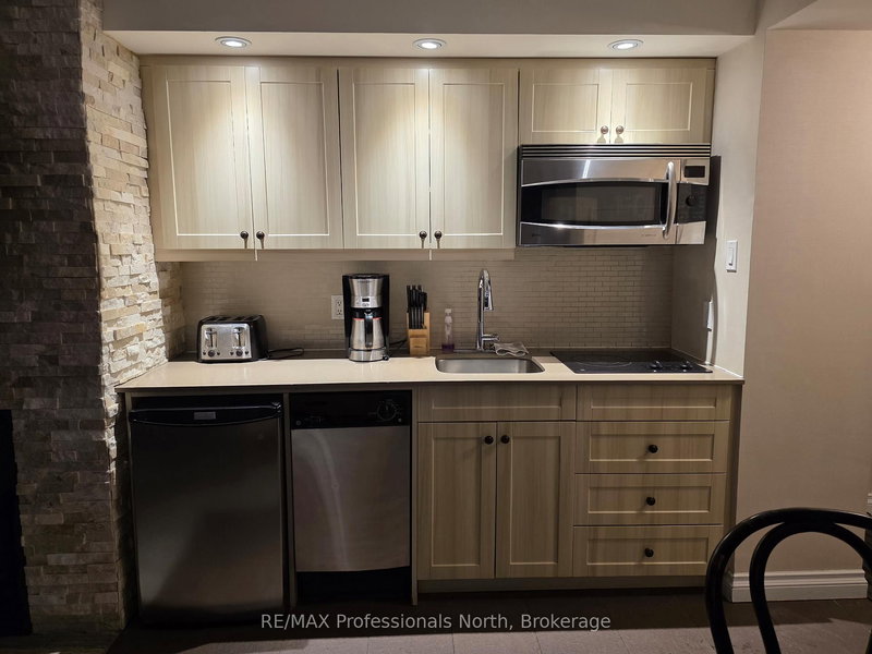 54-207 - 1235 Deerhurst Dr, Huntsville, P1H 2E8 | Image 3