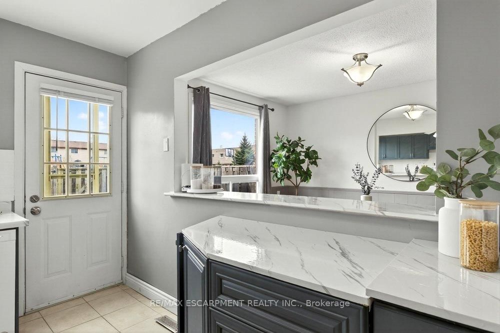 Townhouse for sale at 4-1350 Limeridge Road, Hamilton, Ontario, L8W 1L6 - Trenholme - MLS: X12922080