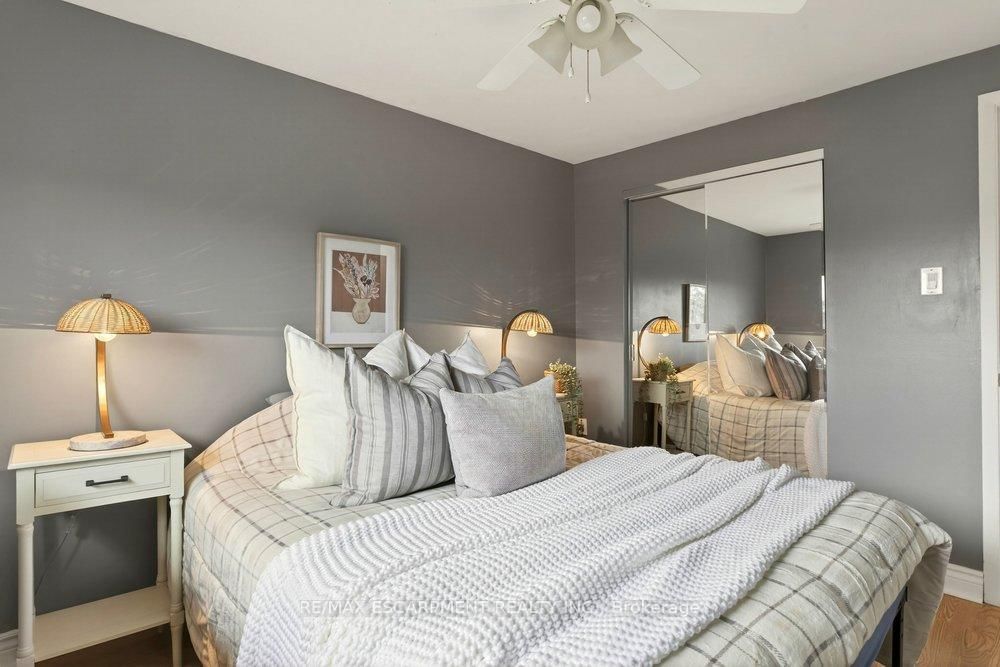 Townhouse for sale at 4-1350 Limeridge Road, Hamilton, Ontario, L8W 1L6 - Trenholme - MLS: X12922080