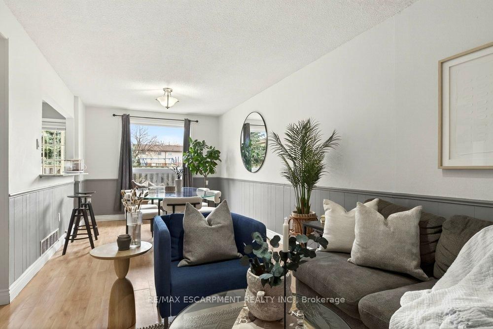 Townhouse for sale at 4-1350 Limeridge Road, Hamilton, Ontario, L8W 1L6 - Trenholme - MLS: X12922080