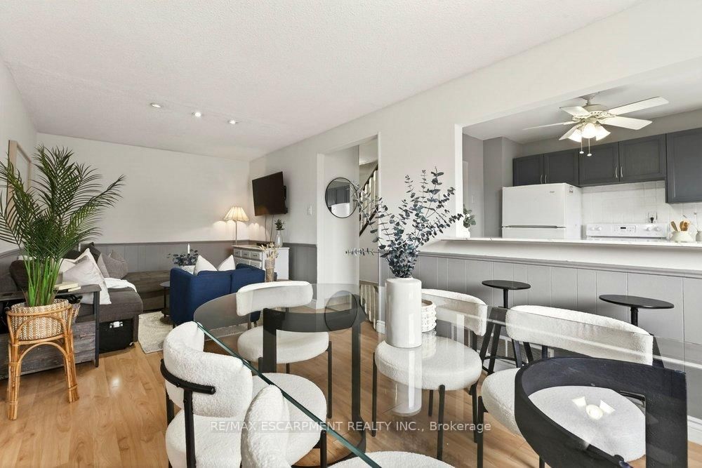 Townhouse for sale at 4-1350 Limeridge Road, Hamilton, Ontario, L8W 1L6 - Trenholme - MLS: X12922080