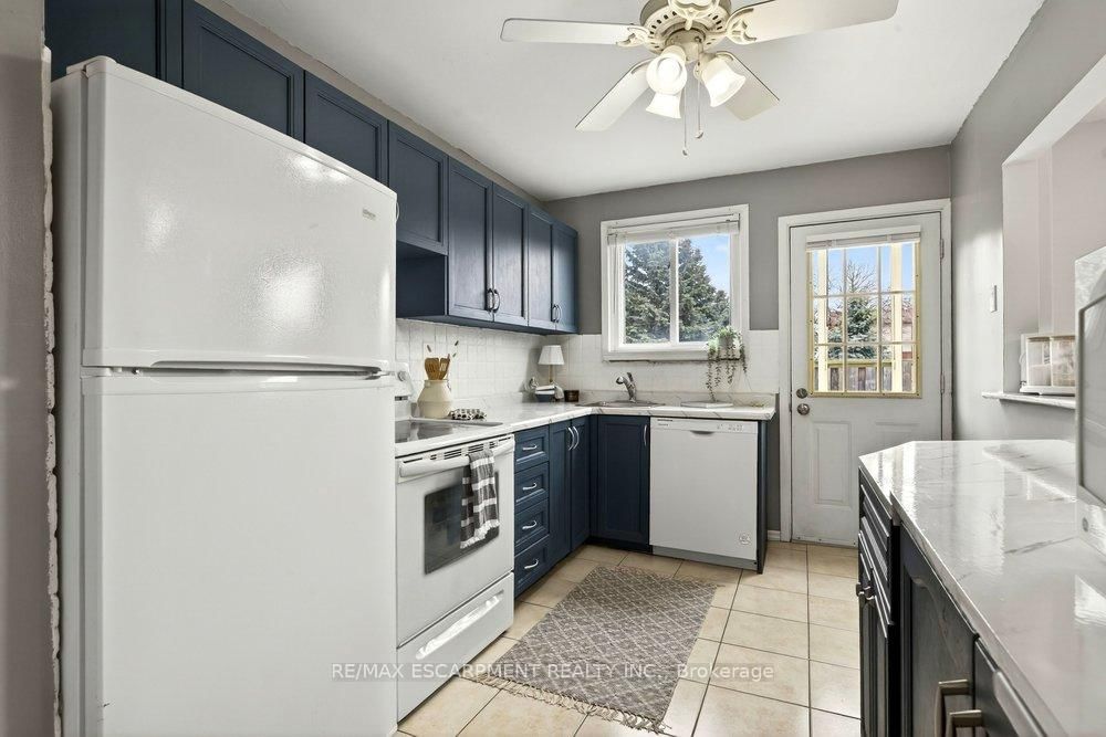 Townhouse for sale at 4-1350 Limeridge Road, Hamilton, Ontario, L8W 1L6 - Trenholme - MLS: X12922080