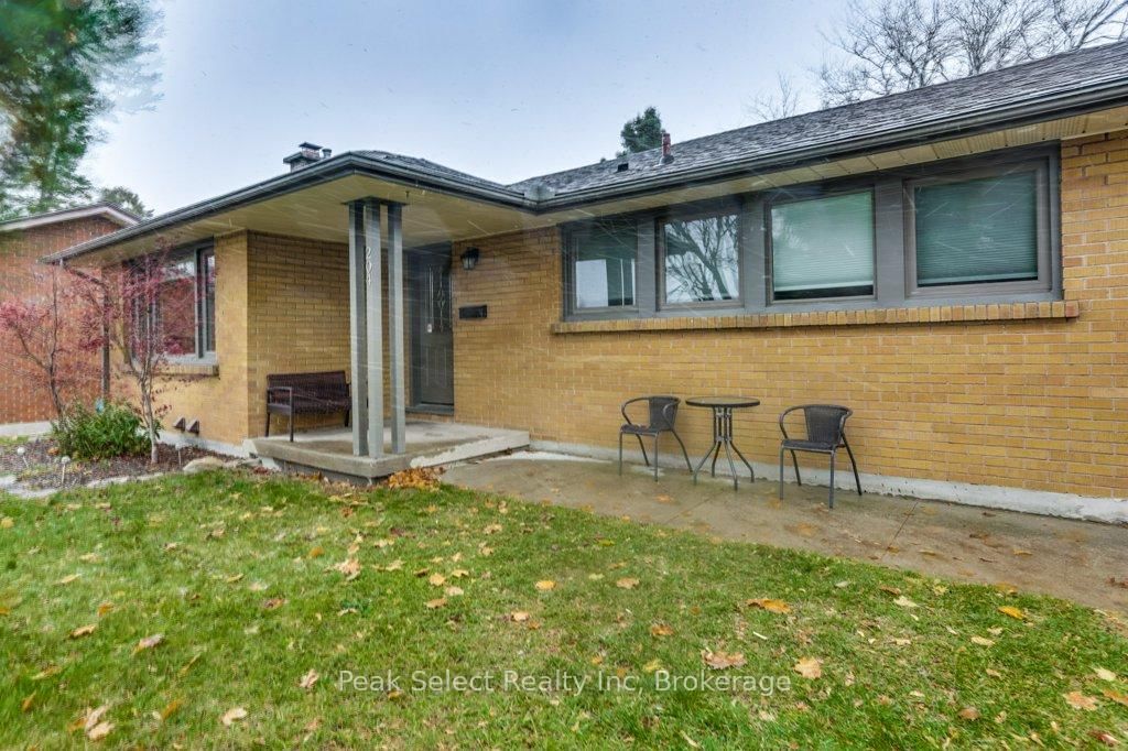 Listing Image 4