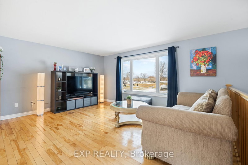 10610 Maple St, North Dundas, K0E 1W0 | Image 3