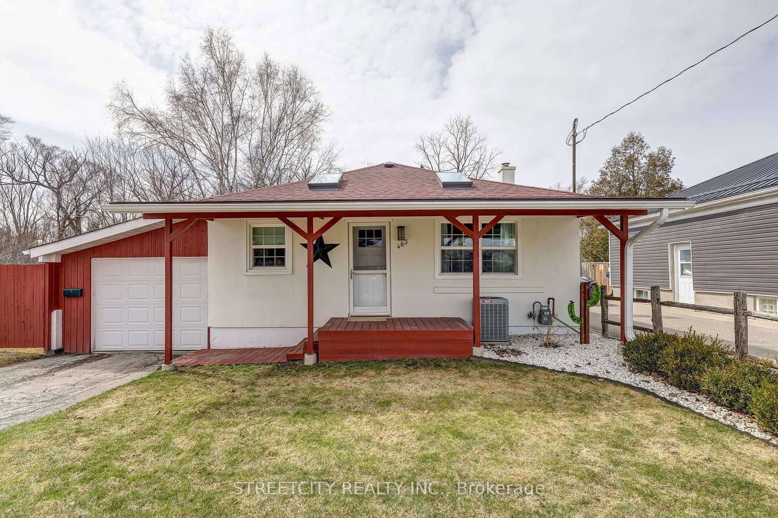 Listing photo 2