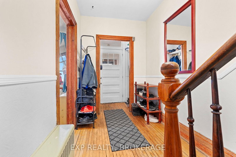 212 RIDEAU St, Kingston, K7K 3A4 | Image 2