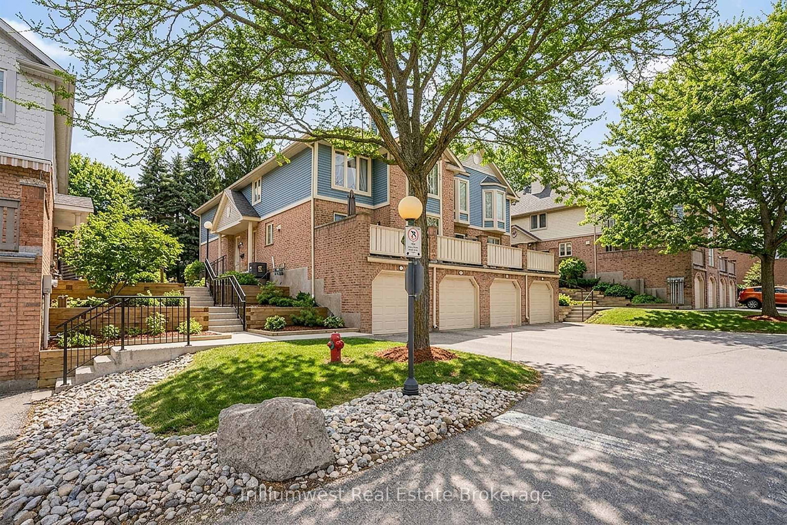 941 Gordon Street, Unit 11 - Photo 32