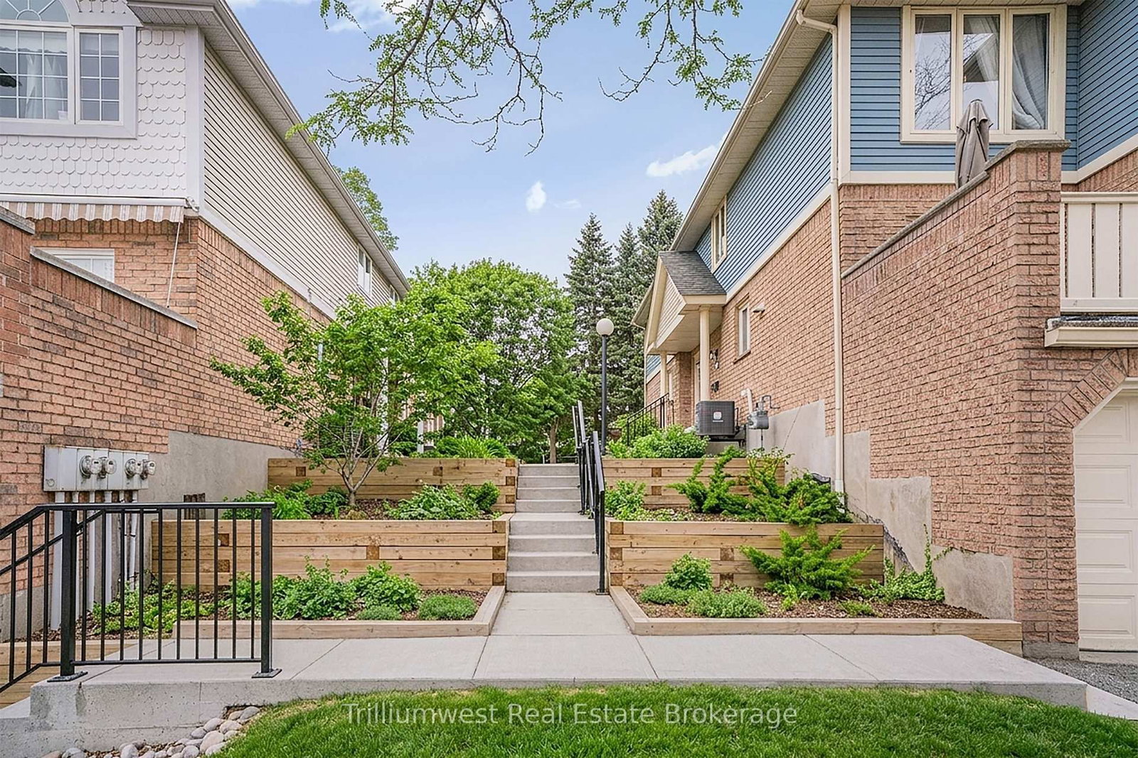 941 Gordon Street, Unit 11 - Photo 33