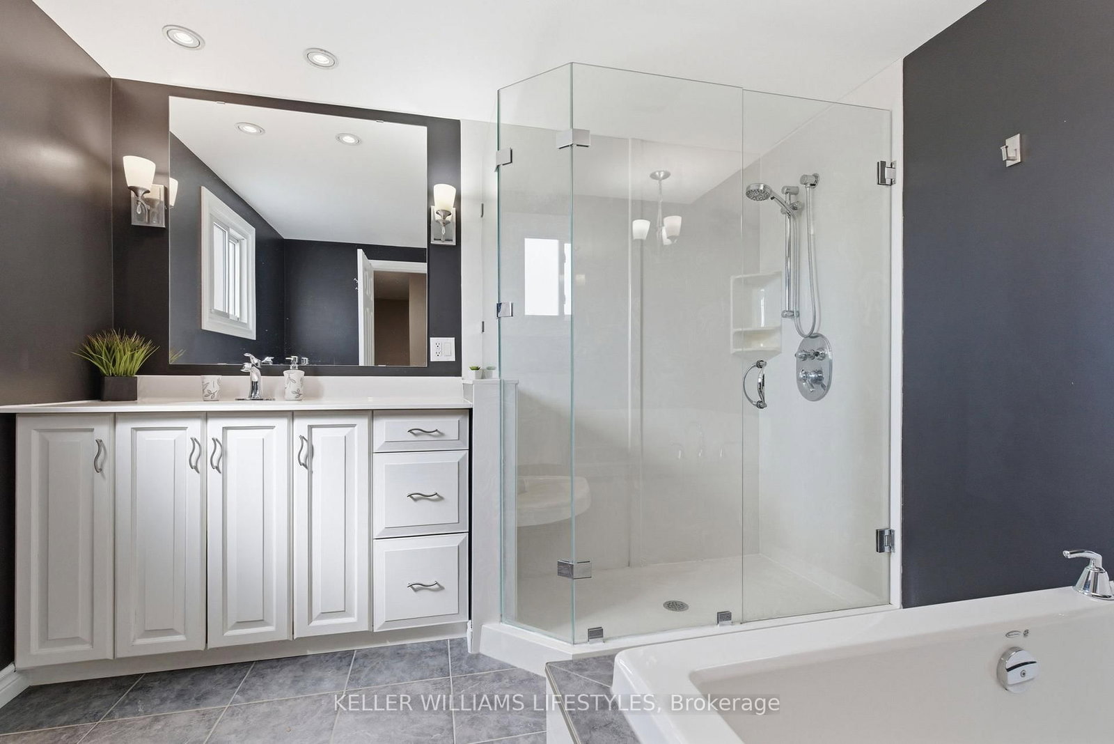 Detached House for sale at 41 Dyer Street, St. Thomas, Ontario, N5R 5K2 - St. Thomas - MLS: X12922890