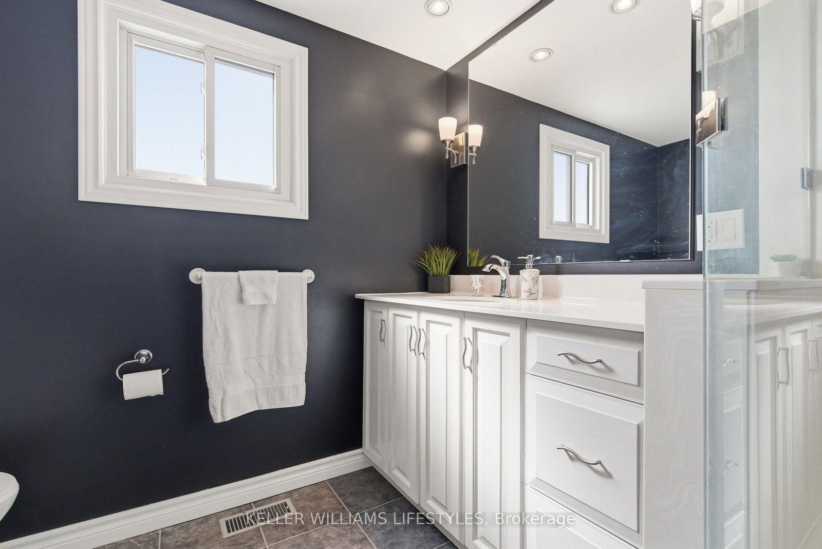 Detached House for sale at 41 Dyer Street, St. Thomas, Ontario, N5R 5K2 - St. Thomas - MLS: X12922890