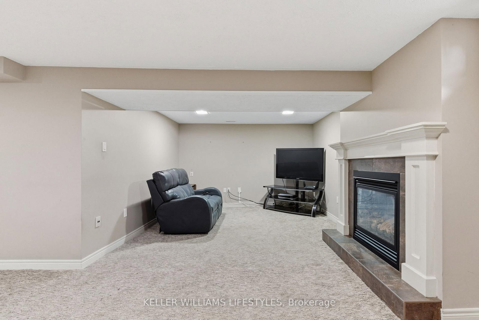 Detached House for sale at 41 Dyer Street, St. Thomas, Ontario, N5R 5K2 - St. Thomas - MLS: X12922890