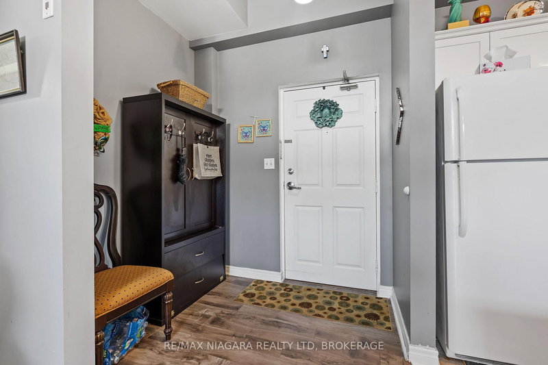 103 - 6365 Drummond Rd, Niagara Falls, L2G 4N1 | Image 3
