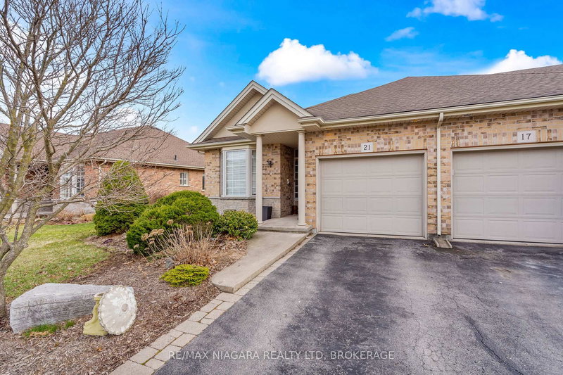 21 Willowlanding Crt, Welland, L3C 7L7 | Image 2