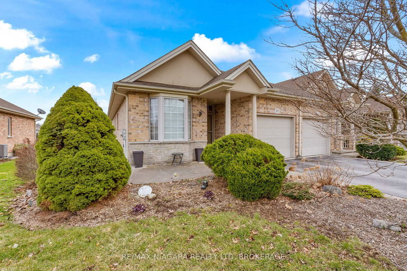 21 Willowlanding Crt, Welland, L3C 7L7 | Image 3