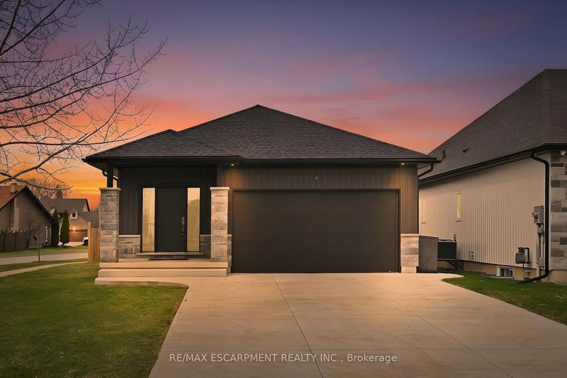 4 Harvard Crt, Welland, L3B 6E7 | Image 2