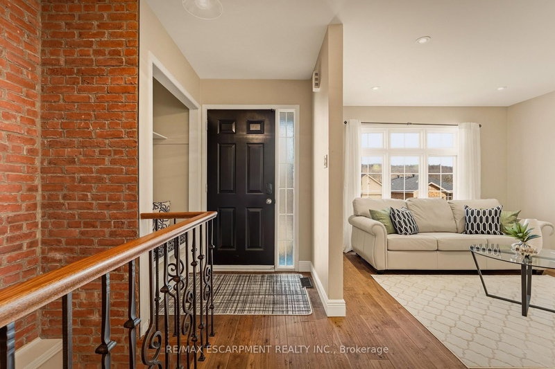 25 Linington Tr, Hamilton, L9H 7A3 | Image 2