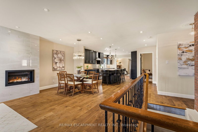 25 Linington Tr, Hamilton, L9H 7A3 | Image 3