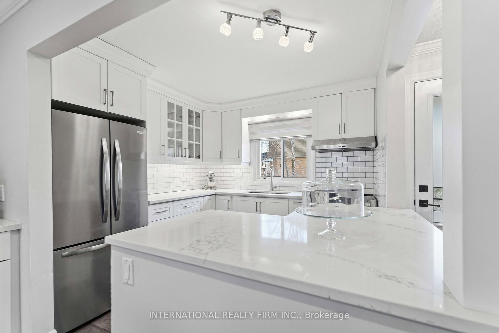 Townhouse for sale at 39-10 Angus Road, Hamilton, Ontario, L8K 6K3 - Vincent - MLS: X12923252