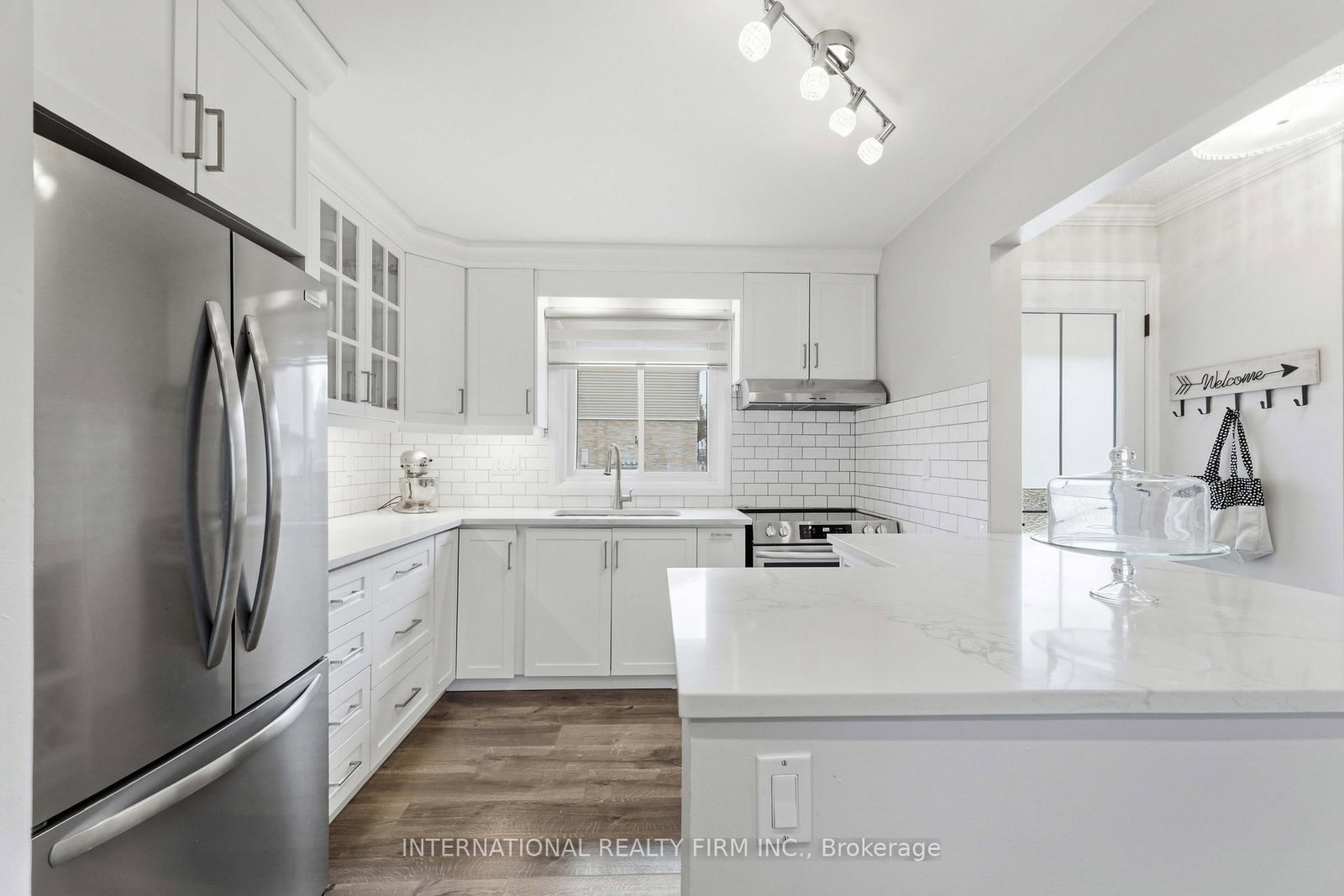 Townhouse for sale at 39-10 Angus Road, Hamilton, Ontario, L8K 6K3 - Vincent - MLS: X12923252