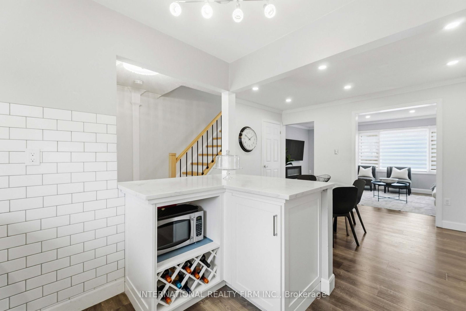 Townhouse for sale at 39-10 Angus Road, Hamilton, Ontario, L8K 6K3 - Vincent - MLS: X12923252