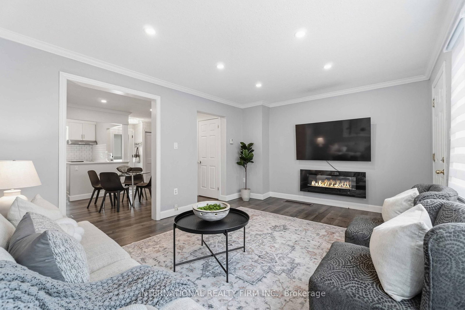 Townhouse for sale at 39-10 Angus Road, Hamilton, Ontario, L8K 6K3 - Vincent - MLS: X12923252