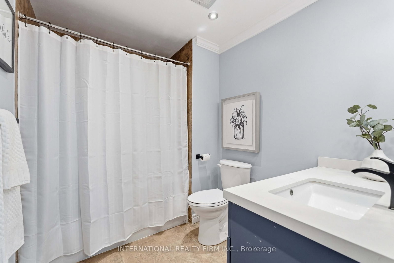 Townhouse for sale at 39-10 Angus Road, Hamilton, Ontario, L8K 6K3 - Vincent - MLS: X12923252