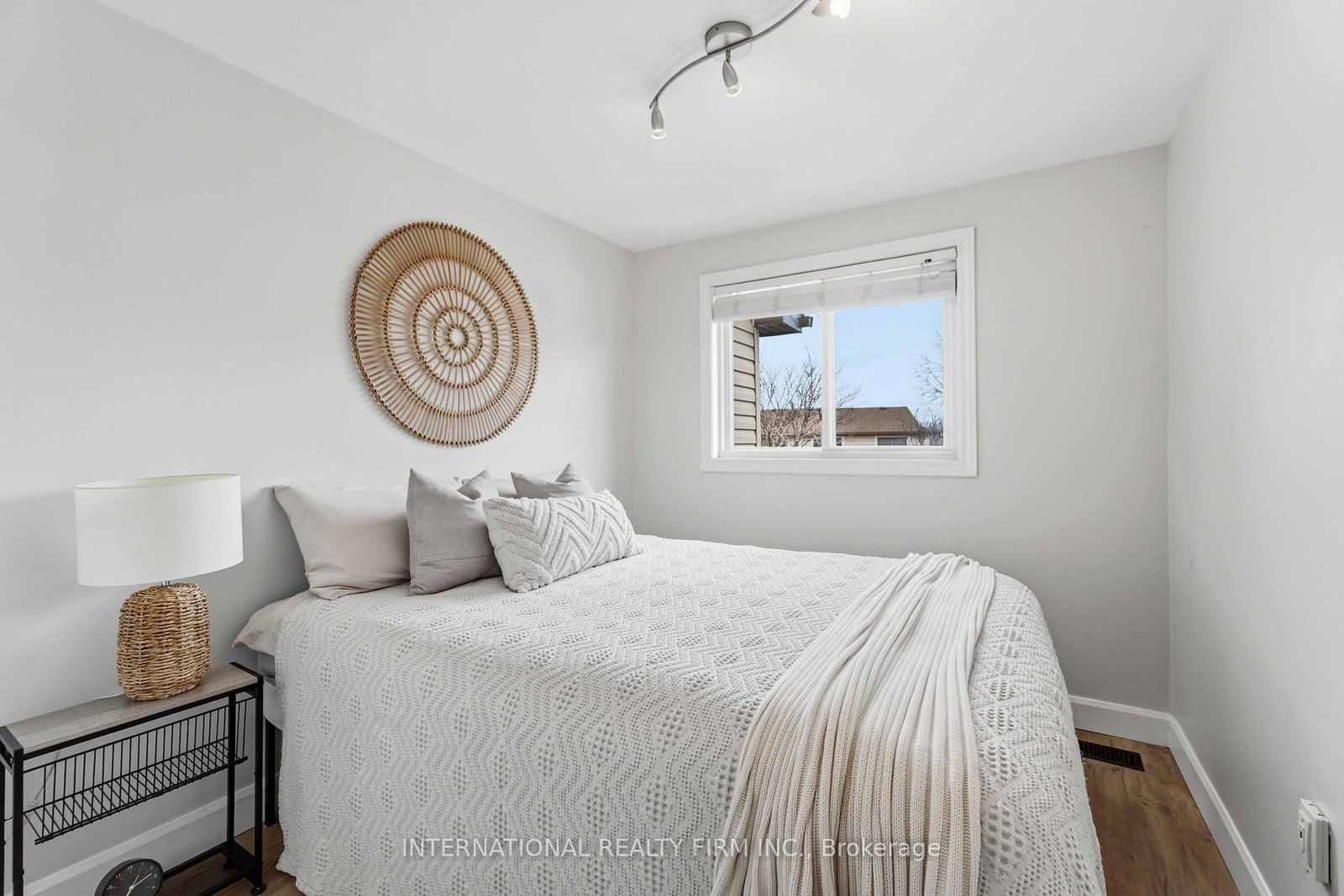 Townhouse for sale at 39-10 Angus Road, Hamilton, Ontario, L8K 6K3 - Vincent - MLS: X12923252