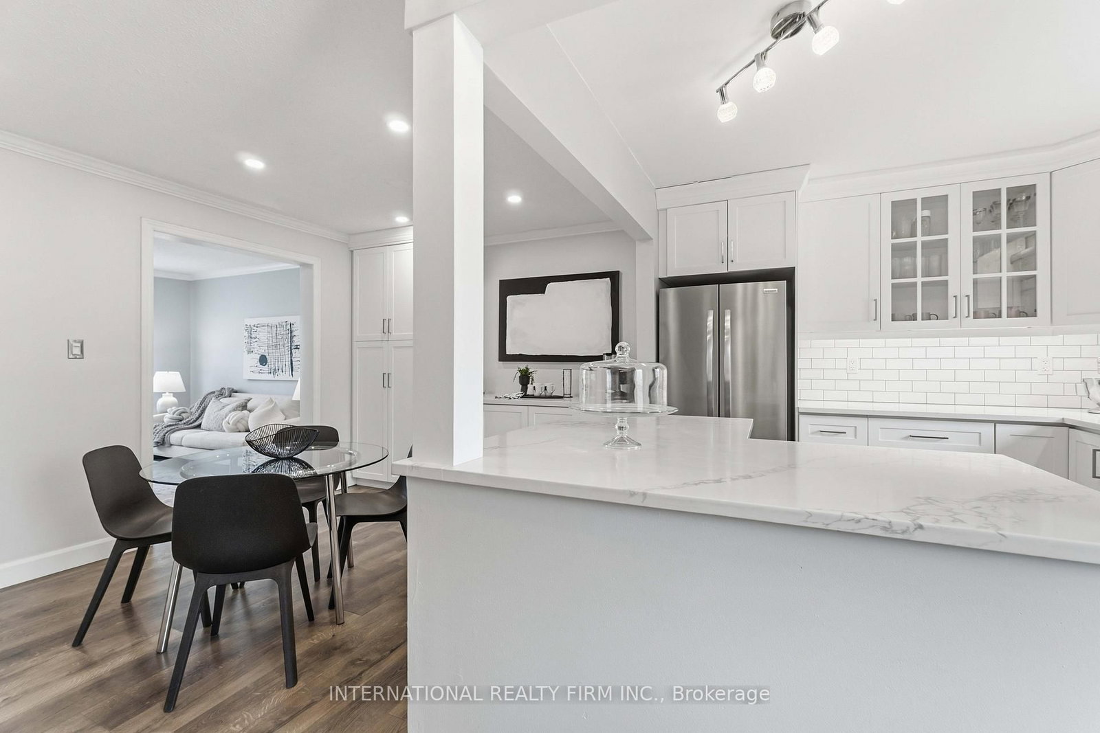 Townhouse for sale at 39-10 Angus Road, Hamilton, Ontario, L8K 6K3 - Vincent - MLS: X12923252