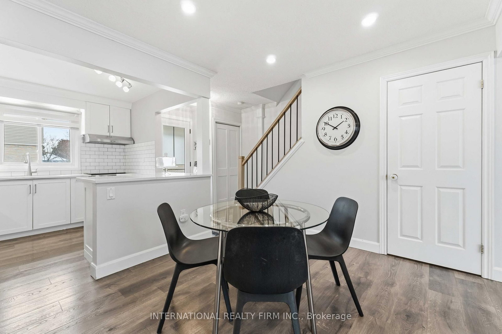 Townhouse for sale at 39-10 Angus Road, Hamilton, Ontario, L8K 6K3 - Vincent - MLS: X12923252